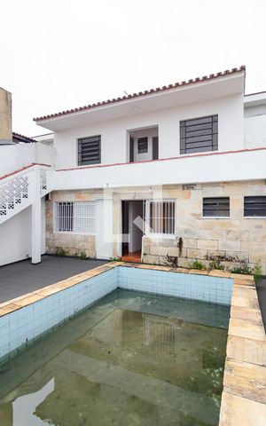 Casa para alugar com 370m², 3 quartos e 3 vagas Casa para alugar com 370m², 3 quartos e 3 vagasPiscina