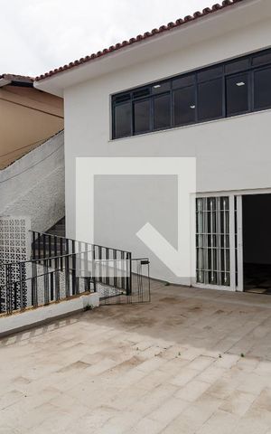 Casa para alugar com 370m², 3 quartos e 3 vagas Casa para alugar com 370m², 3 quartos e 3 vagasSacada