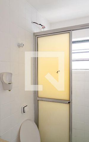 Casa para alugar com 370m², 3 quartos e 3 vagas Casa para alugar com 370m², 3 quartos e 3 vagasBanheiro da Edícula