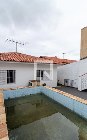 Casa para alugar com 370m², 3 quartos e 3 vagas Casa para alugar com 370m², 3 quartos e 3 vagasPiscina