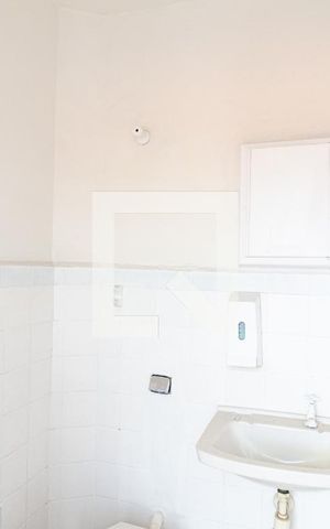 Casa para alugar com 370m², 3 quartos e 3 vagas Casa para alugar com 370m², 3 quartos e 3 vagasBanheiro de Serviço