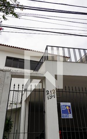 Casa para alugar com 370m², 3 quartos e 3 vagas Casa para alugar com 370m², 3 quartos e 3 vagasFachada