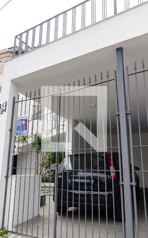 Casa para alugar com 370m², 3 quartos e 3 vagas Casa para alugar com 370m², 3 quartos e 3 vagasFachada