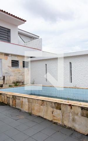 Casa para alugar com 370m², 3 quartos e 3 vagas Casa para alugar com 370m², 3 quartos e 3 vagasPiscina