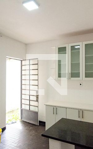Casa para alugar com 370m², 3 quartos e 3 vagas Casa para alugar com 370m², 3 quartos e 3 vagasCozinha