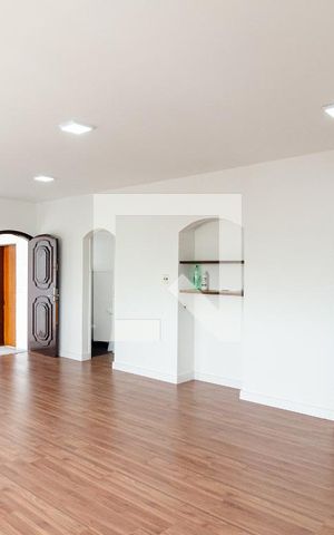 Casa para alugar com 370m², 3 quartos e 3 vagas Casa para alugar com 370m², 3 quartos e 3 vagasSala
