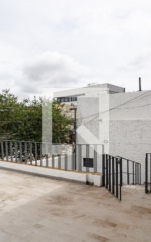 Casa para alugar com 370m², 3 quartos e 3 vagas Casa para alugar com 370m², 3 quartos e 3 vagasSacada