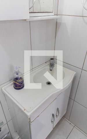 Casa à venda com 49m², 2 quartos e sem vaga Casa à venda com 49m², 2 quartos e sem vagaBanheiro