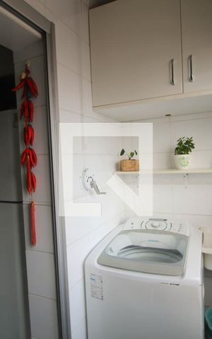 Apartamento à venda com 240m², 4 quartos e 3 vagas Apartamento à venda com 240m², 4 quartos e 3 vagasÁrea de Serviço