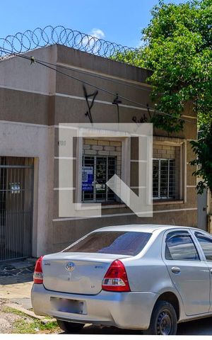 Casa à venda com 468m², 3 quartos e 2 vagas Casa à venda com 468m², 3 quartos e 2 vagasFachada