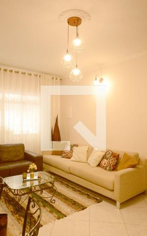 Casa à venda com 125m², 2 quartos e 2 vagas Casa à venda com 125m², 2 quartos e 2 vagasSala