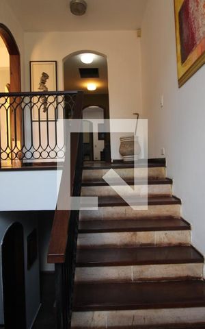 Apartamento para alugar com 62m², 1 quarto e 1 vagaEscada - entrada