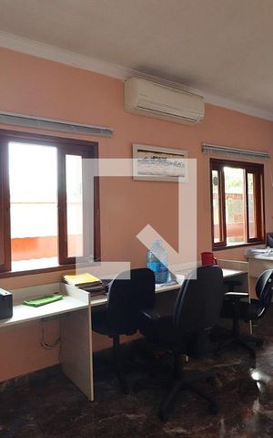 Casa à venda com 289m², 3 quartos e 2 vagasEscritório