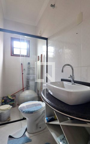 Casa à venda com 289m², 3 quartos e 2 vagasBanheiro Social