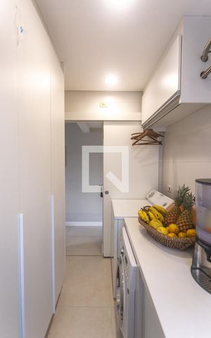Apartamento à venda com 168m², 3 quartos e 3 vagas Apartamento à venda com 168m², 3 quartos e 3 vagasÁrea de serviço