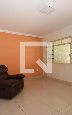 Casa à venda com 200m², 3 quartos e 3 vagasSala