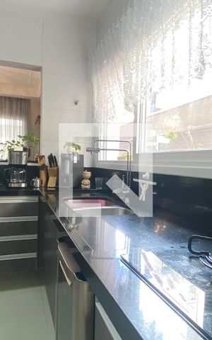 Casa de condomínio à venda com 361m², 5 quartos e 4 vagasCozinha