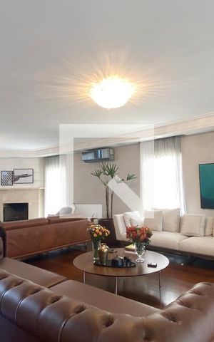 Casa de condomínio à venda com 361m², 5 quartos e 4 vagasSala