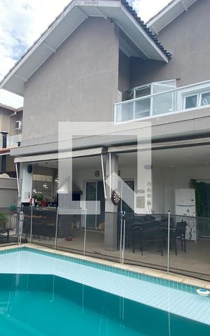 Casa de condomínio à venda com 361m², 5 quartos e 4 vagasPiscina