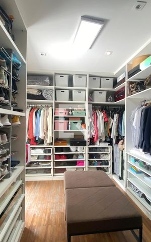 Casa de condomínio à venda com 361m², 5 quartos e 4 vagasCloset da suíte 1
