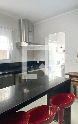 Casa de condomínio à venda com 361m², 5 quartos e 4 vagasCozinha