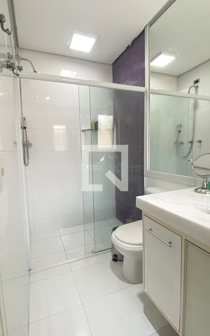 Casa de condomínio à venda com 361m², 5 quartos e 4 vagasbanheiro da Suíte 5 