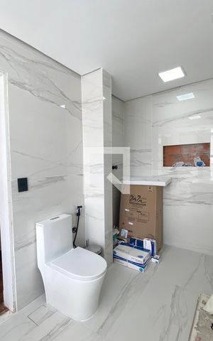 Casa de condomínio à venda com 361m², 5 quartos e 4 vagasBanheiro da Suíte 1