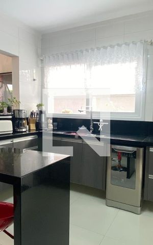 Casa de condomínio à venda com 361m², 5 quartos e 4 vagasCozinha
