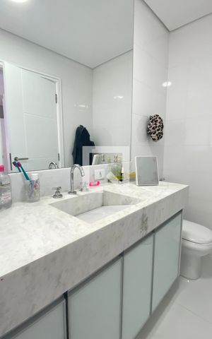 Casa de condomínio à venda com 361m², 5 quartos e 4 vagasBanheiro da Suíte 2
