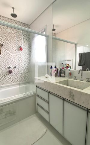 Casa de condomínio à venda com 361m², 5 quartos e 4 vagasCloset da suíte 2