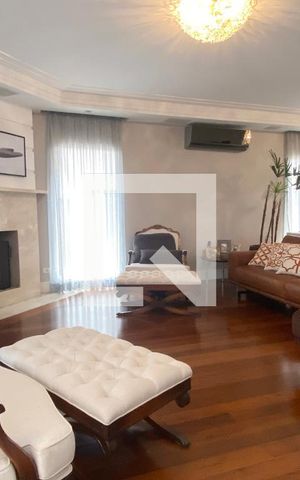 Casa de condomínio à venda com 361m², 5 quartos e 4 vagasSala