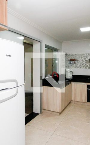 Casa à venda com 257m², 5 quartos e 4 vagas Casa à venda com 257m², 5 quartos e 4 vagasCozinha