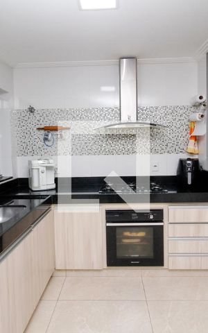 Casa à venda com 257m², 5 quartos e 4 vagas Casa à venda com 257m², 5 quartos e 4 vagasCozinha