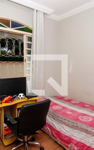 Casa à venda com 257m², 5 quartos e 4 vagas Casa à venda com 257m², 5 quartos e 4 vagasQuarto 2