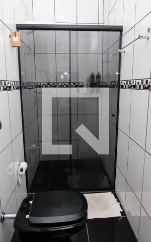 Casa à venda com 257m², 5 quartos e 4 vagas Casa à venda com 257m², 5 quartos e 4 vagasBanheiro da Suite