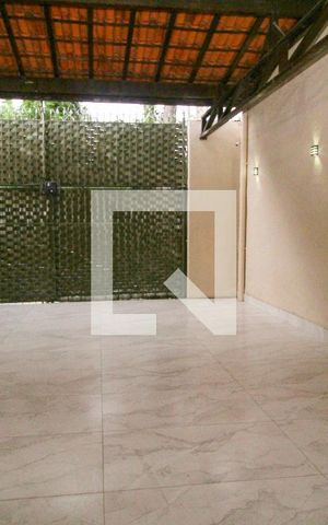 Casa à venda com 257m², 5 quartos e 4 vagas Casa à venda com 257m², 5 quartos e 4 vagasGaragem
