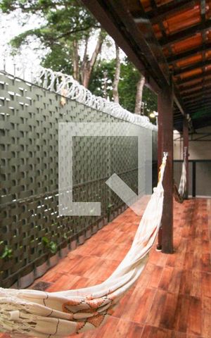 Casa à venda com 257m², 5 quartos e 4 vagas Casa à venda com 257m², 5 quartos e 4 vagasVaranda