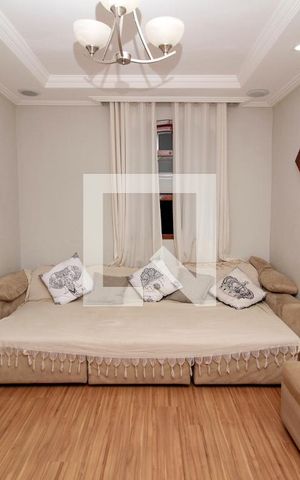 Casa à venda com 257m², 5 quartos e 4 vagas Casa à venda com 257m², 5 quartos e 4 vagasSala de TV
