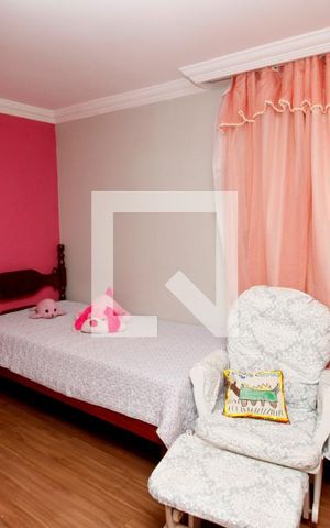 Casa à venda com 257m², 5 quartos e 4 vagas Casa à venda com 257m², 5 quartos e 4 vagasQuarto 1