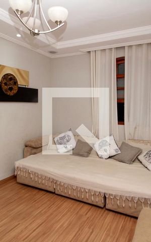 Casa à venda com 257m², 5 quartos e 4 vagas Casa à venda com 257m², 5 quartos e 4 vagasSala de TV