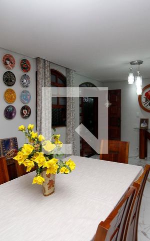 Casa à venda com 257m², 5 quartos e 4 vagas Casa à venda com 257m², 5 quartos e 4 vagasSala/Copa