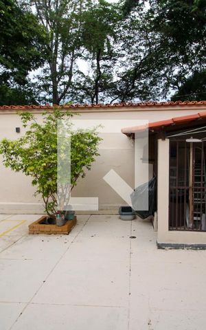 Casa à venda com 257m², 5 quartos e 4 vagas Casa à venda com 257m², 5 quartos e 4 vagasArea Externa