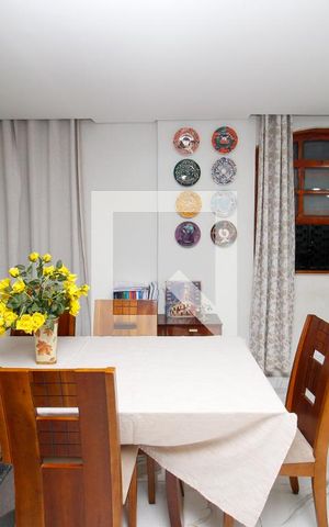 Casa à venda com 257m², 5 quartos e 4 vagas Casa à venda com 257m², 5 quartos e 4 vagasSala/Copa