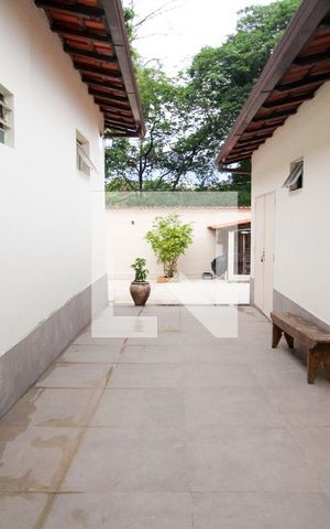 Casa à venda com 257m², 5 quartos e 4 vagas Casa à venda com 257m², 5 quartos e 4 vagasArea Externa
