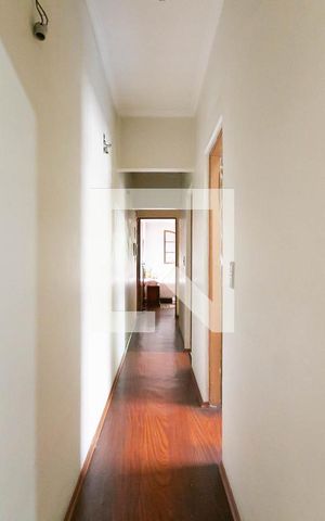 Casa à venda com 160m², 3 quartos e 3 vagas Casa à venda com 160m², 3 quartos e 3 vagasCorredor