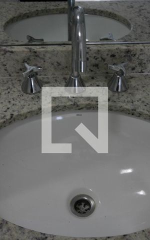 Apartamento à venda com 120m², 2 quartos e 1 vaga Apartamento à venda com 120m², 2 quartos e 1 vagaBanheiro da Suíte 1