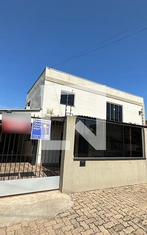 Casa à venda com 352m², 2 quartos e 2 vagasFachada