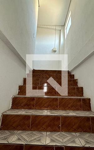 Casa à venda com 352m², 2 quartos e 2 vagasEscada