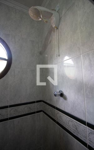 Casa à venda com 214m², 4 quartos e 2 vagas Casa à venda com 214m², 4 quartos e 2 vagasBanheiro