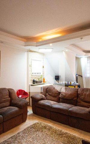 Casa à venda com 214m², 4 quartos e 2 vagas Casa à venda com 214m², 4 quartos e 2 vagasSala